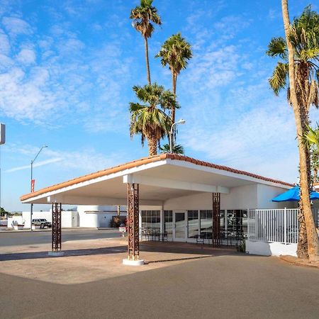 Coronado Motor Hotel, A Travelodge By Wyndham Yuma Bagian luar foto