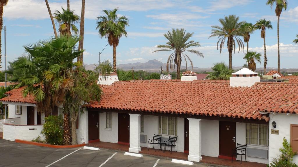 Coronado Motor Hotel, A Travelodge By Wyndham Yuma Bagian luar foto